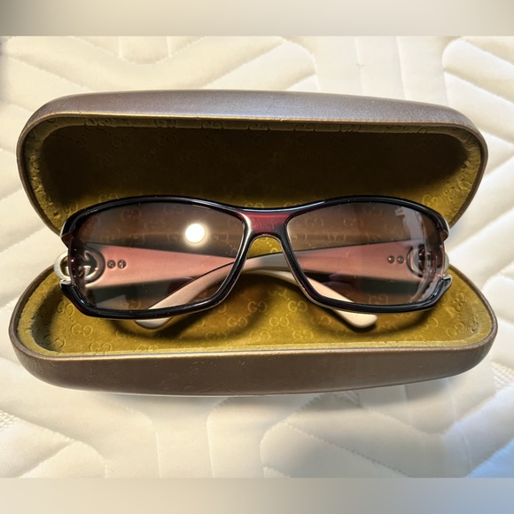Authentic Gucci plastic frame sunglasses - Picture 1 of 9